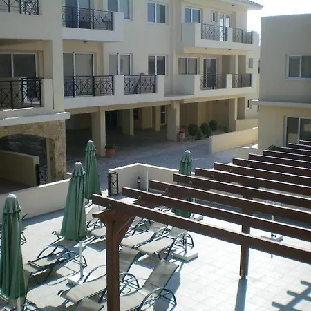 Apartment 104 Excellent 2 Bed With Pool View, Ac & Gym!