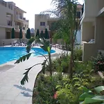 104 Excellent 2 Bed With Pool View, Ac & Gym!