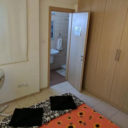 104 Excellent 2 Bed With Pool View, Ac & Gym! Perivolia