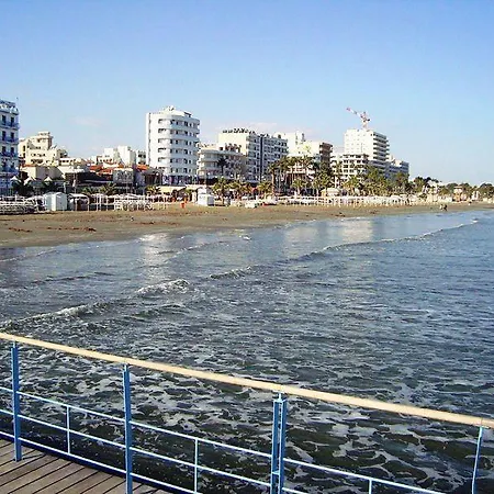 104 Excellent 2 Bed With Pool View, Ac & Gym! *