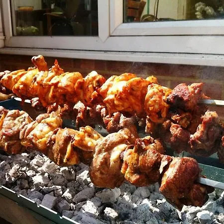 104 Excellent 2 Bed With Pool View, Ac & Gym! *