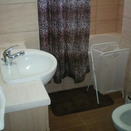 104 Excellent 2 Bed With Pool View, Ac & Gym! Lejlighed
