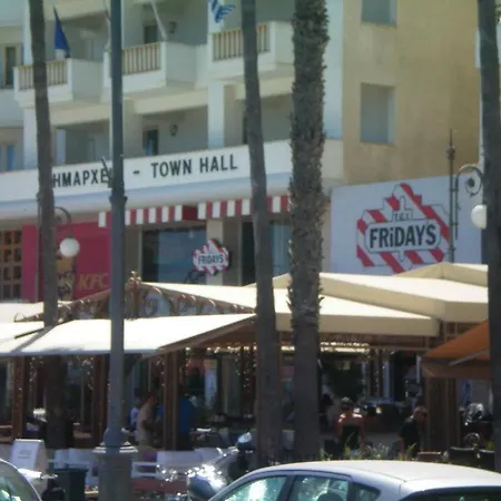 104 Excellent 2 Bed With Pool View, Ac & Gym!