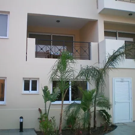 104 Excellent 2 Bed With Pool View, Ac & Gym!