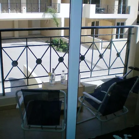 104 Excellent 2 Bed With Pool View, Ac & Gym! Perivólia