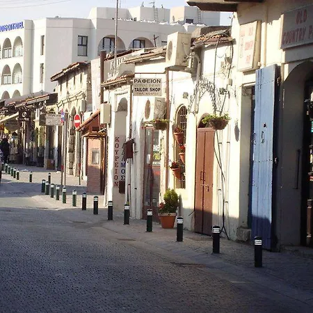 104 Excellent 2 Bed With Pool View, Ac & Gym!