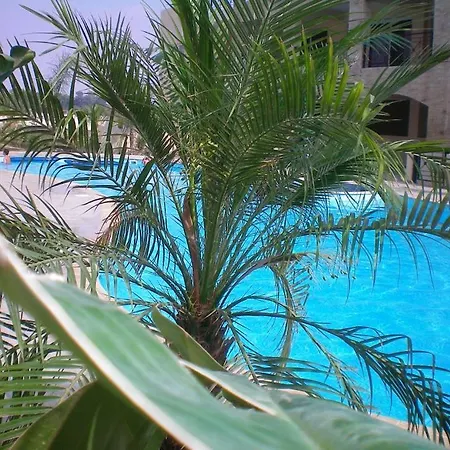 104 Excellent 2 Bed With Pool View, Ac & Gym! Appartement *