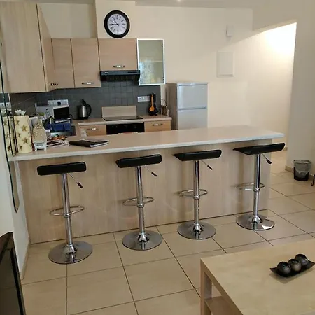 104 Excellent 2 Bed With Pool View, Ac & Gym! Lägenhet Perivolia