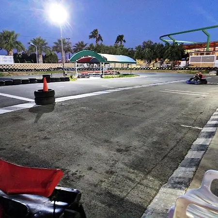 104 Excellent 2 Bed With Pool View, Ac & Gym! *