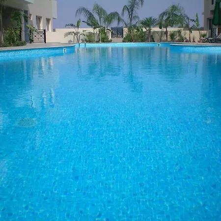 104 Excellent 2 Bed With Pool View, Ac & Gym! *