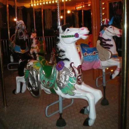 104 Excellent 2 Bed With Pool View, Ac & Gym! Lägenhet *