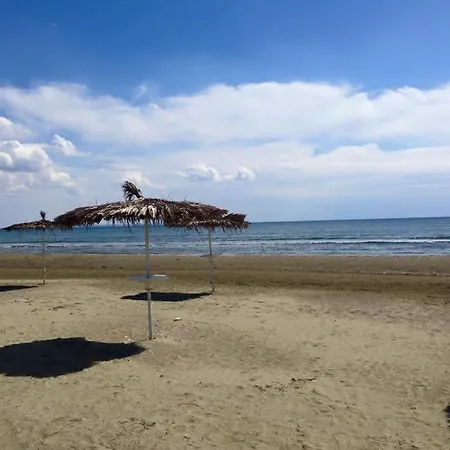 Appartement 104 Excellent 2 Bed With Pool View, Ac & Gym!