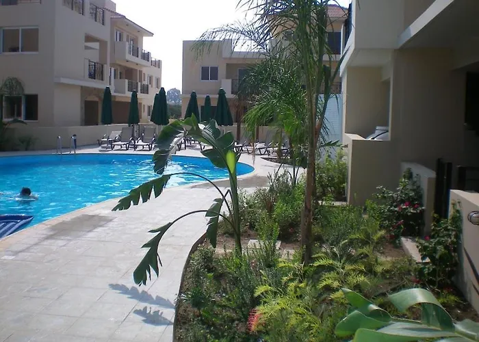 104 Excellent 2 Bed With Pool View, Ac & Gym!
