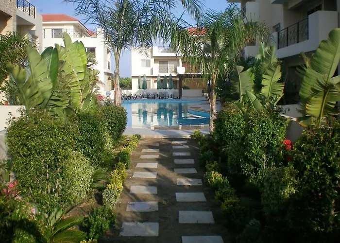 104 Excellent 2 Bed With Pool View, Ac & Gym! *
