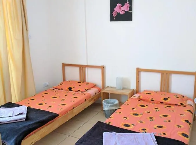 104 Excellent 2 Bed With Pool View, Ac & Gym!