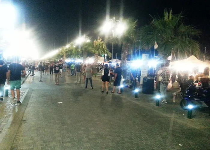 104 Excellent 2 Bed With Pool View, Ac & Gym! アパート ペリヴォリア