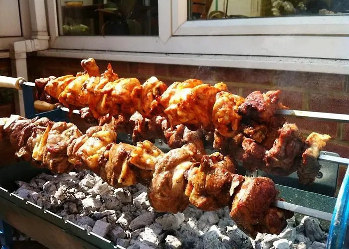 104 Excellent 2 Bed With Pool View, Ac & Gym! *