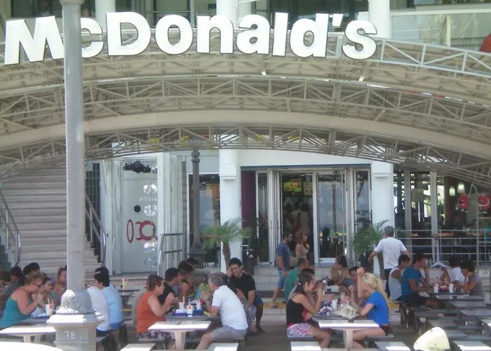 104 Excellent 2 Bed With Pool View, Ac & Gym!