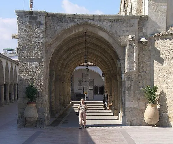 104 Excellent 2 Bed With Pool View, Ac & Gym! ペリヴォリア