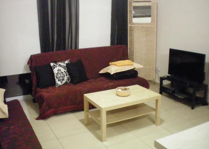 104 Excellent 2 Bed With Pool View, Ac & Gym!