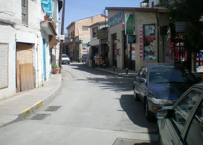 104 Excellent 2 Bed With Pool View, Ac & Gym!