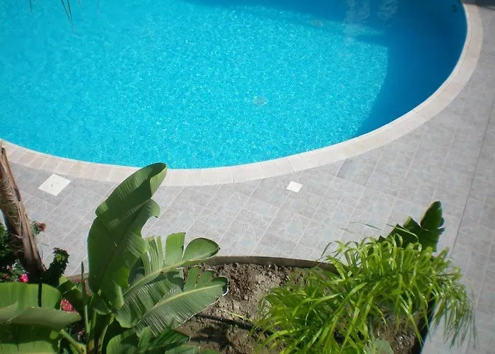 104 Excellent 2 Bed With Pool View, Ac & Gym! * ペリヴォリア